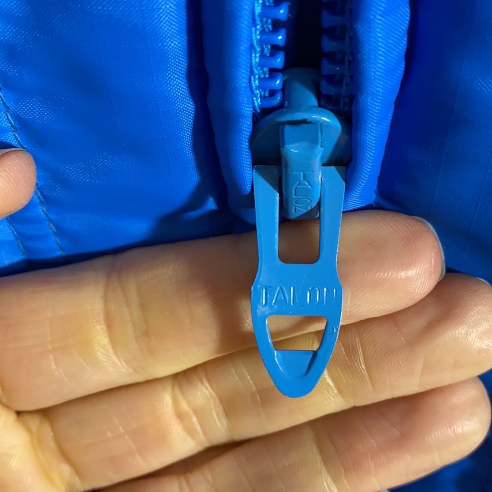 Vintage Cropped Puffer with Hood - Picture 5 of 9